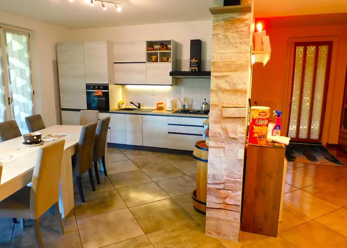 Apartment Lukas Con Il Cuore 3 6 Pers E Giardino Privato Merone