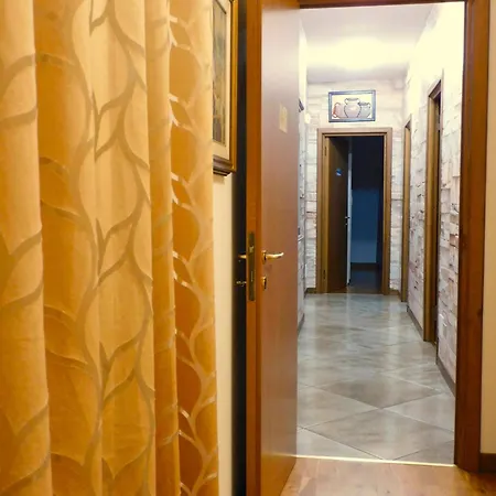 Lukas Con Il Cuore 3 Al Piano Terra E 1 In Taverna アパート *